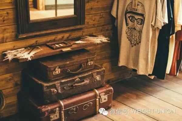 波蘭TRANSMISSION復(fù)古商店設(shè)計(jì)