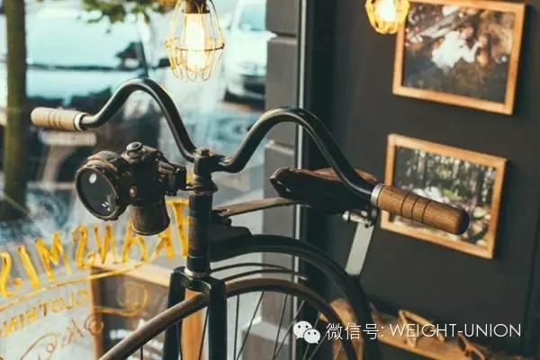 波蘭TRANSMISSION復(fù)古商店設(shè)計(jì)